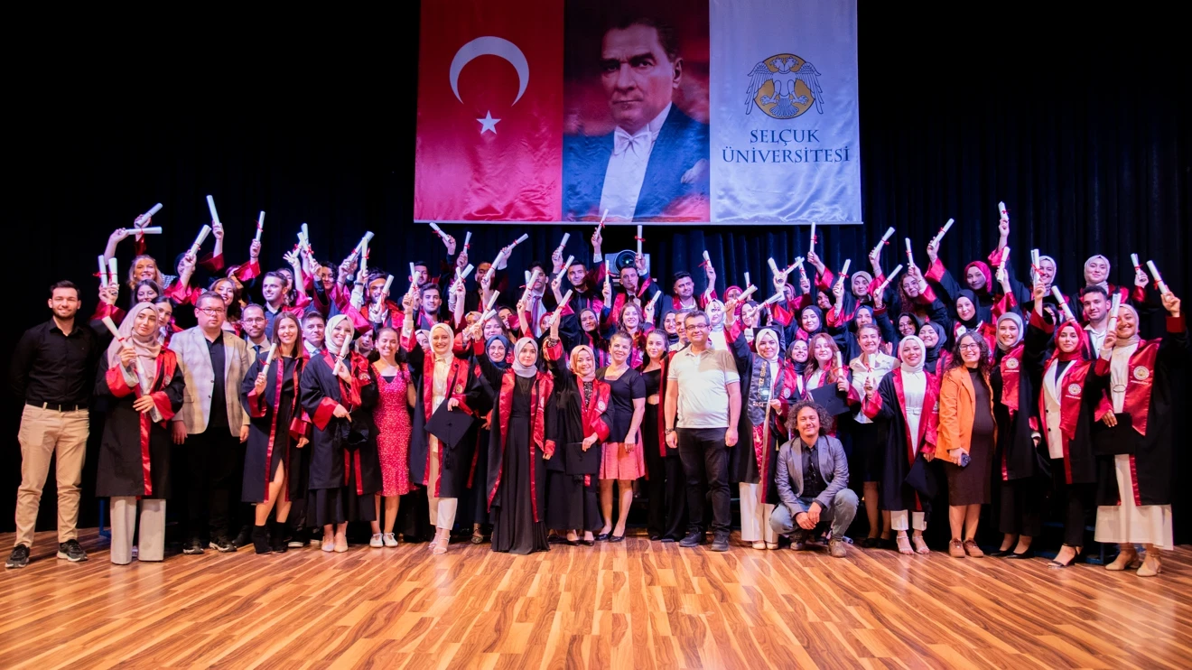 Fen Fakültesinden 280 öğrenci mezun oldu